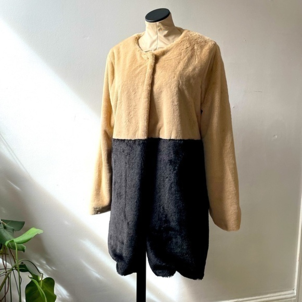 Beautiful and SOFT Black and Tan Faux Fur Jacket NWOT - Picture 1 of 5